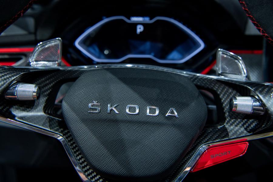 Панель приборов Skoda Vision RS 2018 года  (фото 19 из 37)